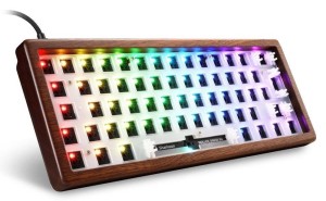Sharkoon SGK50 WOOD PBT系列：三款木质框架机械键盘，配列随心选！