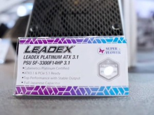 振华电脑展大放异彩：3300W白金与2800W钛金高功率电源亮相