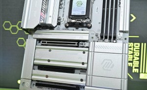 微星发布MAG X870E TOMAHAWK WIFI PZ背插主板，银白战斧震撼亮相！