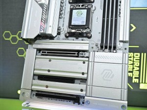 微星发布MAG X870E TOMAHAWK WIFI PZ背插主板，银白战斧震撼亮相！