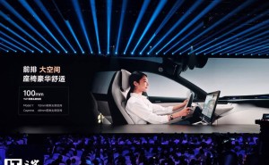 小米YU7车型亮相：双零重力座椅+后排电动调节，舒适体验再升级！