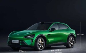 小米YU7亮相续航达835公里，雷军否认19.9万售价，黄牛代抢引热议