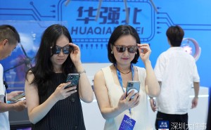 2025全球人工智能终端展：华为新品亮相，智能眼镜同声传译成焦点