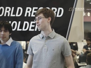 普渡大学机器人刷新解魔方纪录，0.103秒速度超越人类眨眼！