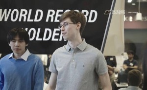 普渡大学机器人0.103秒解魔方，刷新全球最快纪录！