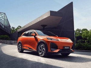 长安深蓝S07 215Plus AD PRO版上市，12.99万起享华为智驾系统