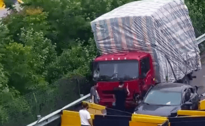 “刀片式超车”酿惨祸，高速行车安全何在？