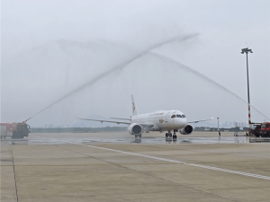 C919国产大飞机厦门首航成功，开启厦沪快线商业运营新篇章！
