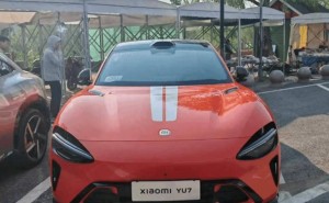 小米YU7熔岩橙实车炫酷登场，三款车型配置曝光引期待！