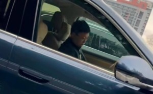 余承东被拍疑似开车睡觉，问界与交警：不建议且不允许