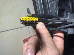 RTX 5090显卡电源线熔毁，显卡安然无恙，硬件设计隐患何解？