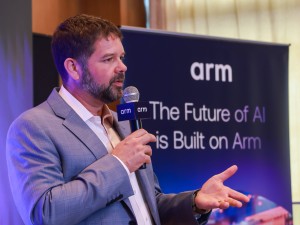 Arm端侧智能革命：AI硬件浪潮下如何保持领先并推动生态发展？