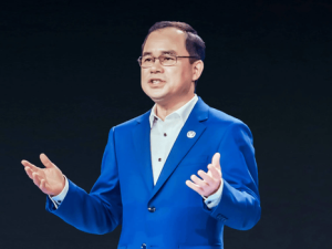 长安董事长朱华荣：汽车业两年内回归良性竞争，重组助力国际化