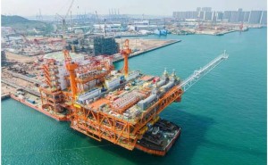渤海最大！垦利10-2油田超2万吨油气平台完工启程海上作业
