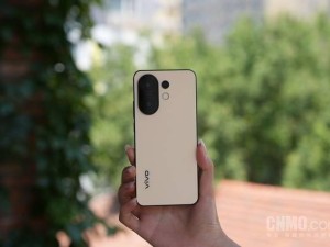 vivo S30新体验：撞色直屏与潜望长焦，年轻生活美学新诠释