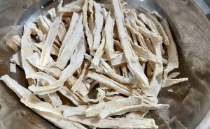 夏日西瓜皮新吃法，脆爽美味还养颜，你试过吗？