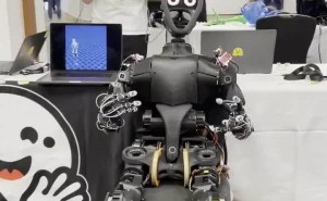Hugging Face进军机器人界：HopeJR与Reachy Mini开源人形机器人亮相