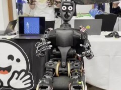 Hugging Face进军机器人界：HopeJR与Reachy Mini开源人形机器人亮相