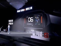 百度地图携手雅迪电动车，智慧出行新升级：车机投屏+红绿灯读秒