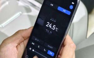 尊界S800轿车亮相：第二排搭载鸿蒙智行手机风格控制器