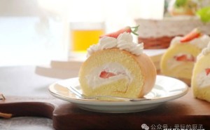 草莓蛋糕卷秘籍：如何做出不开裂、细腻丝滑的完美甜品？