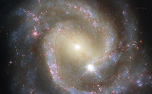 哈勃望远镜捕捉：狮子座NGC 3507棒旋星系，4600万光年外的宇宙奇观