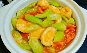 丝瓜西红柿烧鱼腐，夏日清新下饭神器，全家都爱的美味