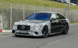 梅赛德斯AMG S级换新颜，“星徽”日间行车灯首亮相