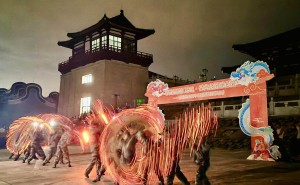 南雄香火龙闪耀端午夜，非遗文化点亮珠玑古巷