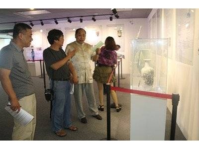 古玩江湖的隐秘游戏：滴水滚珠局，谁在资本的梦境中迷失？