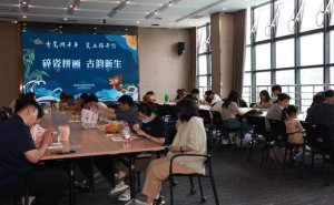 端午拼瓷画，千年青花韵在指尖绽放