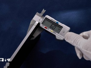 三星S25 Edge钛银版上手：轻薄机身搭配钛金属中框，质感如何？