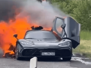 稀有豪车梅赛德斯AMG ONE再遭自燃，2000多万化为乌有，起火原因成谜