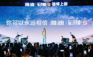 雅迪冠能S系列新品发布：全场景长续航，电池质保三年引领新潮流