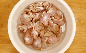 夏日下饭王！鸡胗蒜苔爆炒，低脂美味不发胖，你试过没？