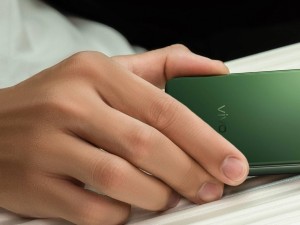 vivo X Fold5 青绿色真机亮相，韩伯啸：与豪车同色，质感如何？