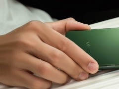 vivo X Fold5 青綠色真機亮相，韓伯嘯：與豪車同色，質感如何？