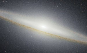 草帽星系近红外探秘：尘埃隐退，恒星璀璨亮相