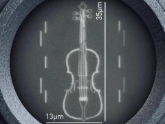 英國科學家制出僅35微米長“世界最小小提琴”模型