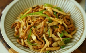夏日必备！三食材快手炒，营养下饭两不误