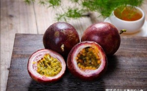 夏日清爽秘籍：自制百香果柠檬蜂蜜水，营养满分，随享美味