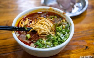 兰州拉面，从“顶流”到“边缘”，它经历了什么？