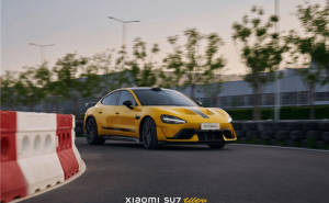 小米SU7 Ultra亮相《GT赛车7》，雷军寄语：期待更多中国汽车闪耀赛道