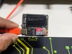 超小Linux电脑问世：比护照还小，带屏带麦功能全