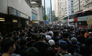 高校性别比逆转：女生占比超男生，未来教育职场如何平衡？