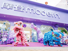 雅迪电动车摩登主题店启幕，以“她经济”引领产业新风尚