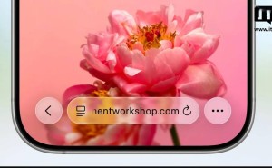 苹果iOS 26 Safari新界面曝光：无边框设计搭配液态玻璃动画效果