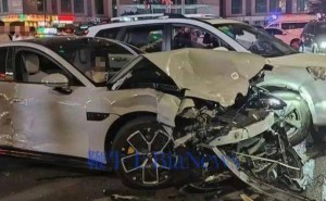 郑州小米SU7车祸：连撞17车，现场一片狼藉！