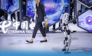 MWC25上海盛况：中国电信引领AI潮流，低空经济等创新成果吸睛无数！