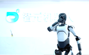 智元CMO邱恒谈机器人行业：市场需求激增，冠军宝座尚待角逐
